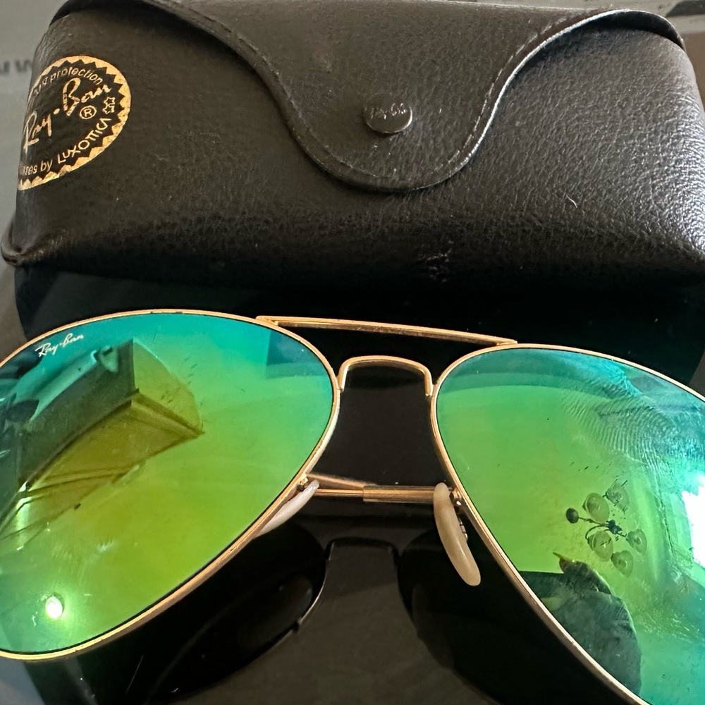 Ray-Ban Aviator Sunglasses with Gold Frame and Green Lenses